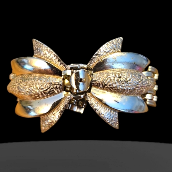 Rare Find,1960,Vintage & Charming Gold Tone Bracelet Basket Wave - Picture 9 of 10